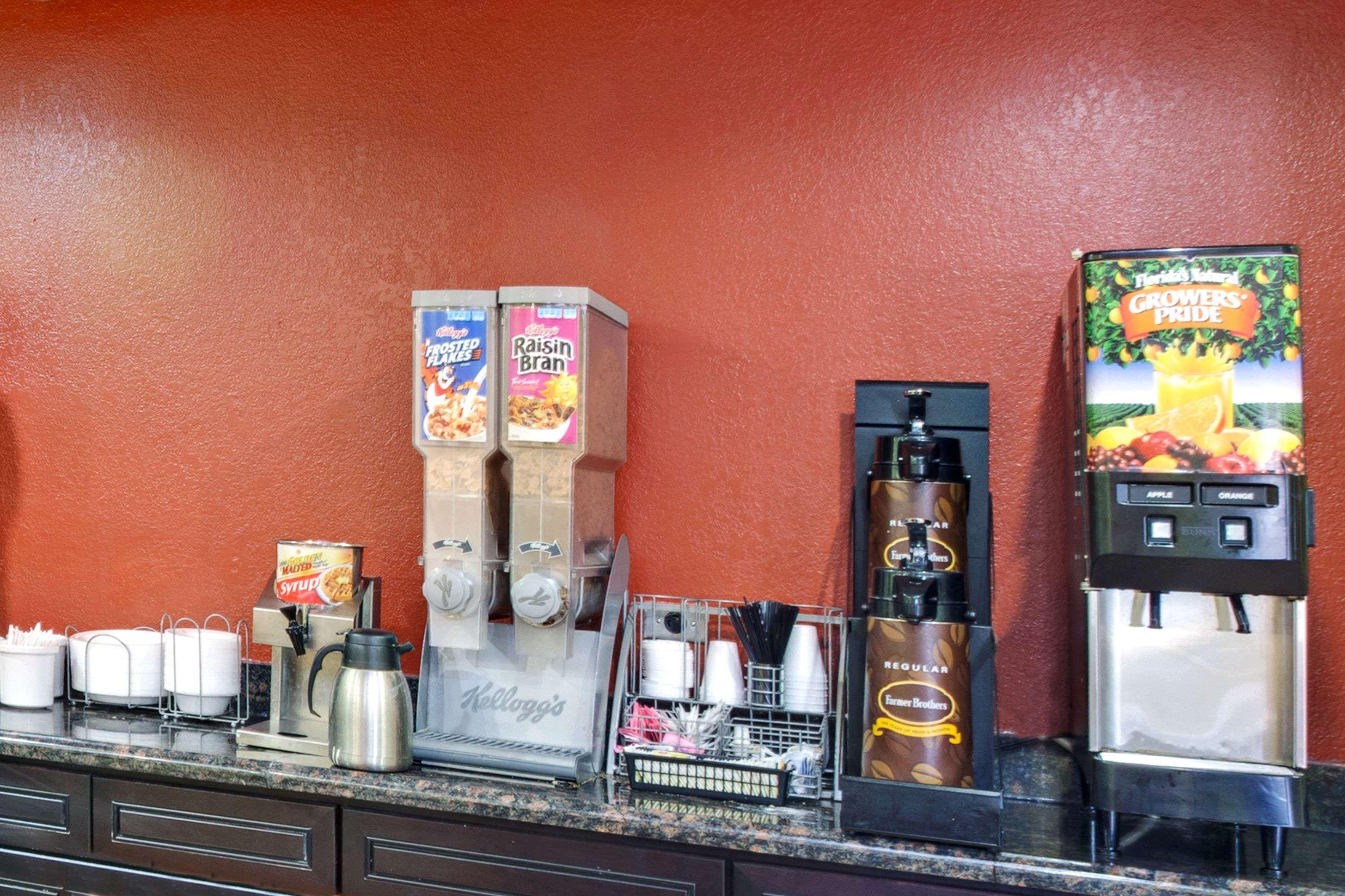 Super 8 By Wyndham Bolingbrook 2*