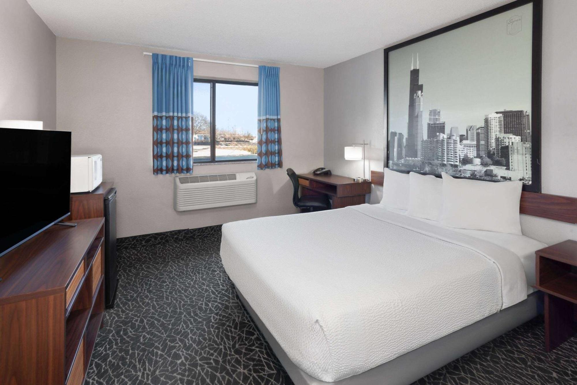 Hotel Super 8 By Wyndham Bolingbrook 2*