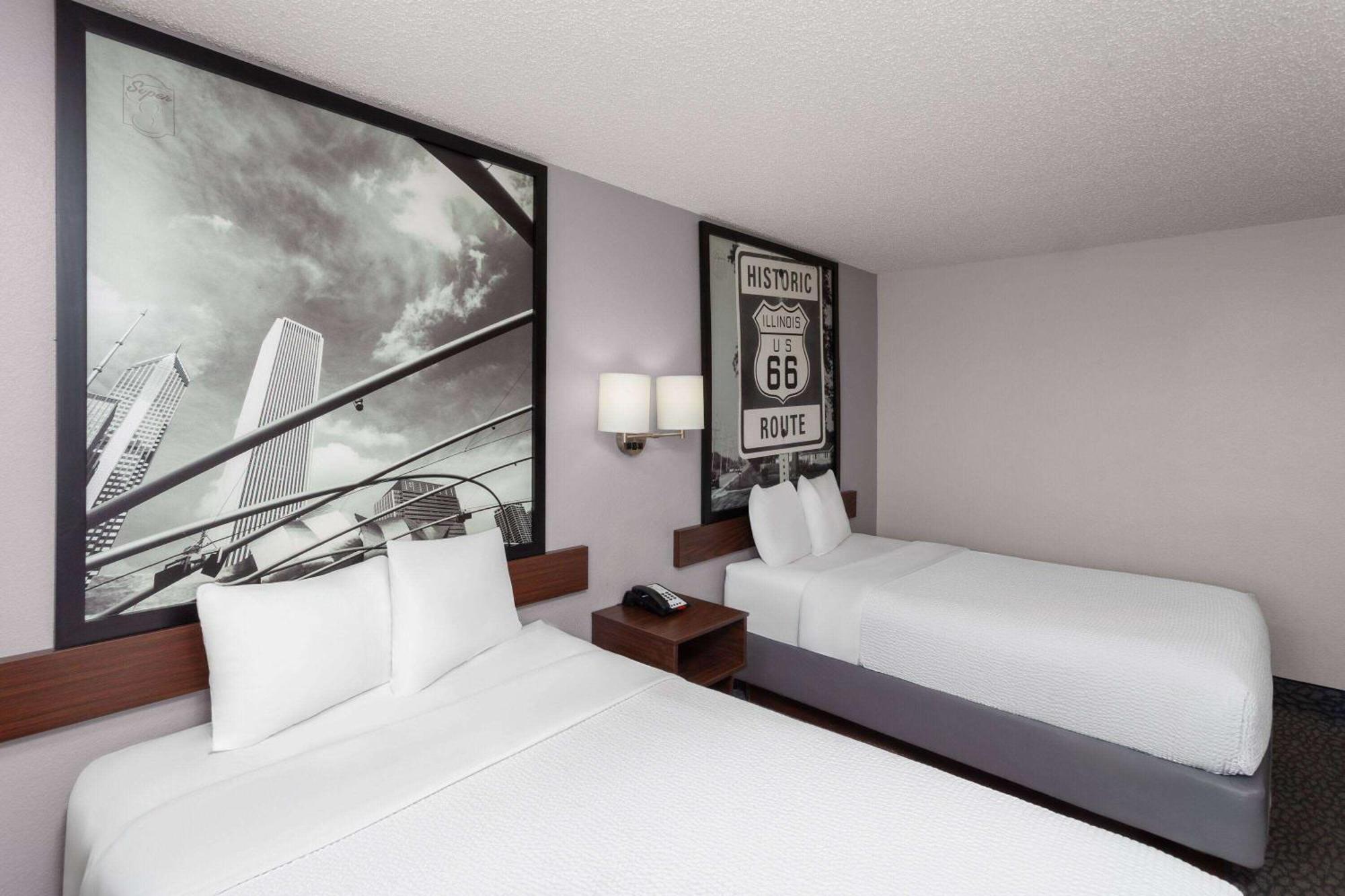 Super 8 By Wyndham Bolingbrook
