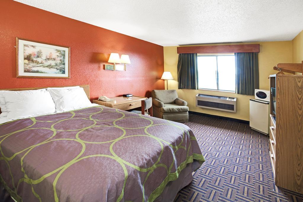 Super 8 By Wyndham Bolingbrook Hotel Romeoville