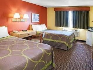 Super 8 By Wyndham Bolingbrook Hotel