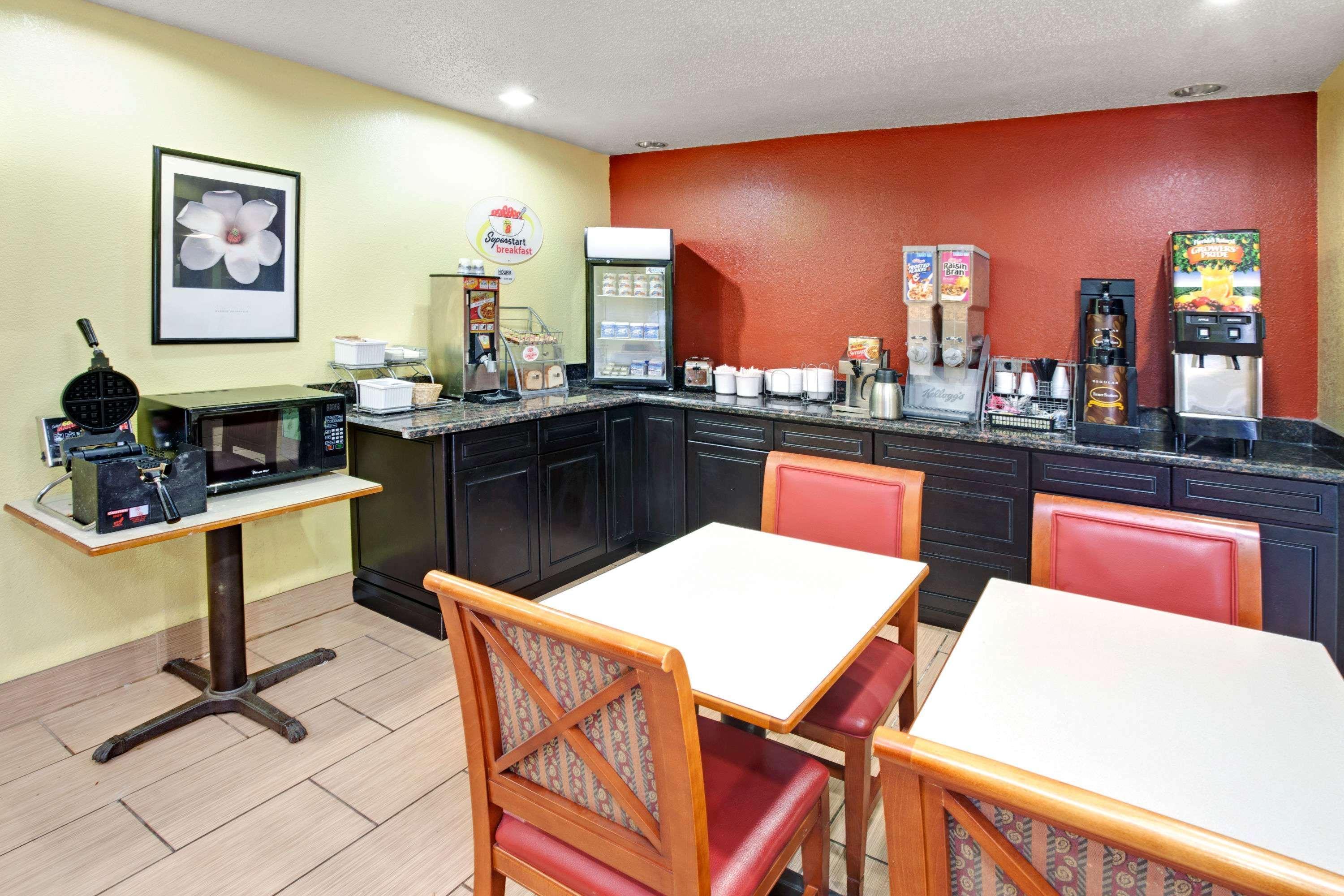 Super 8 By Wyndham Bolingbrook Hotel Romeoville