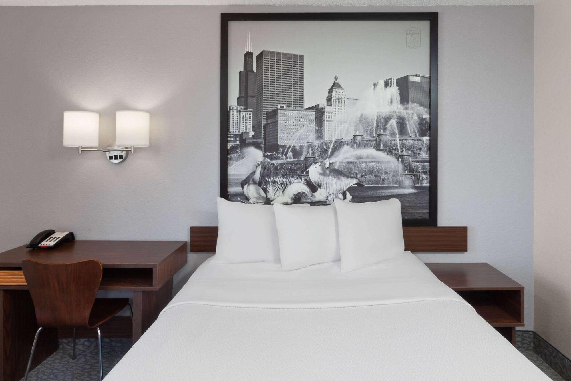 Super 8 By Wyndham Bolingbrook Hotel Romeoville