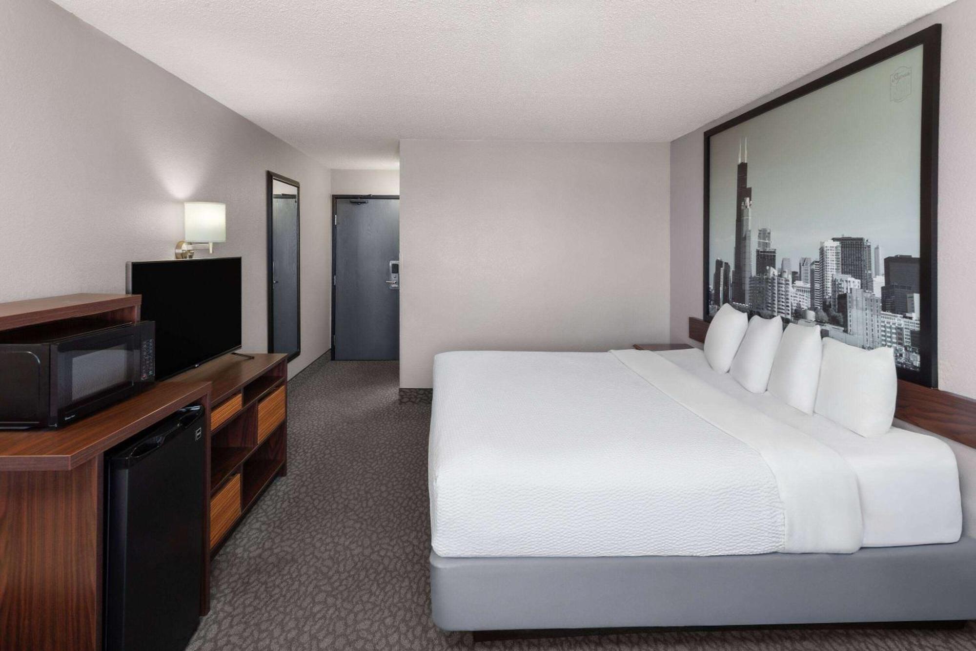 Super 8 By Wyndham Bolingbrook Hotel