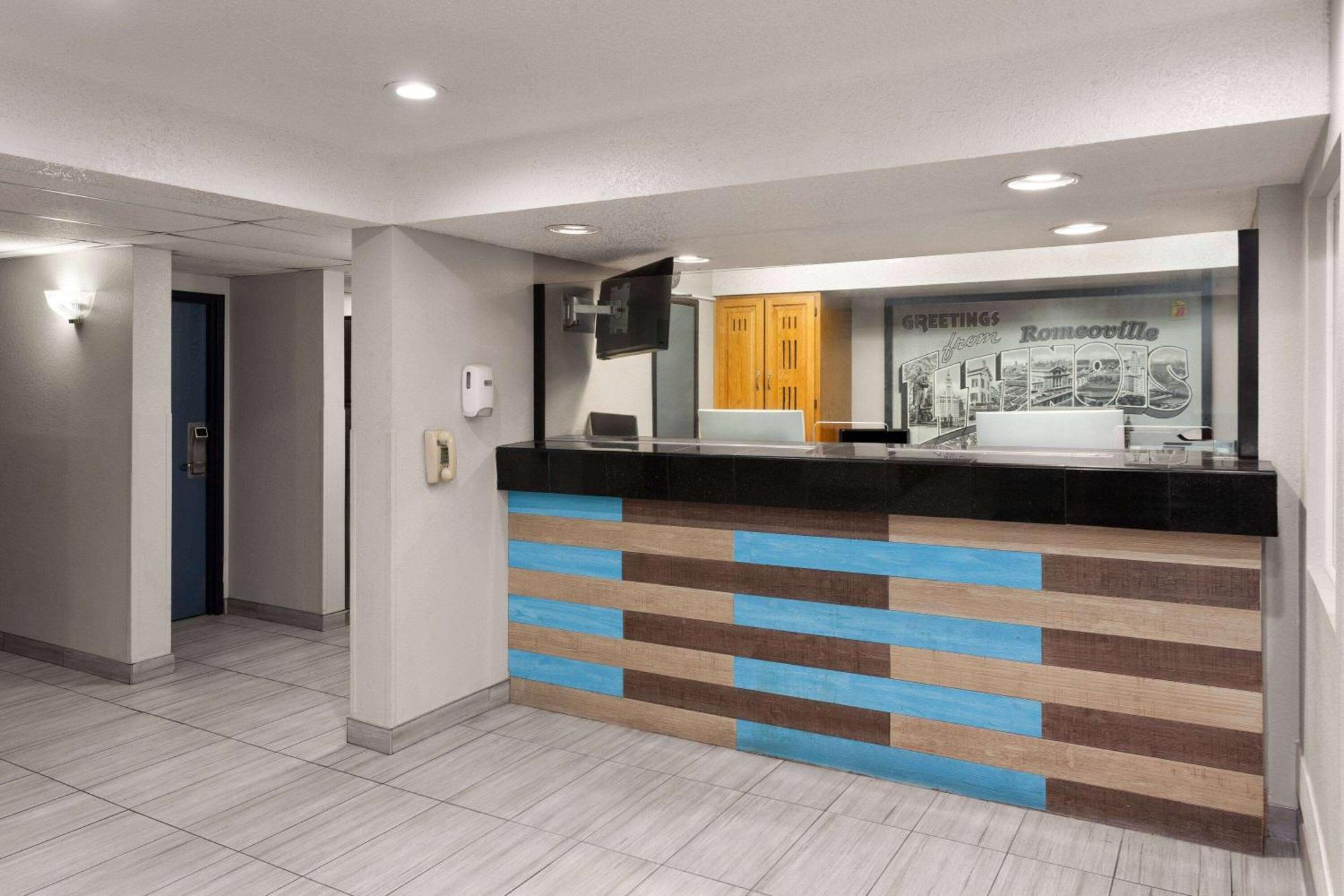 Super 8 By Wyndham Bolingbrook Hotel Romeoville