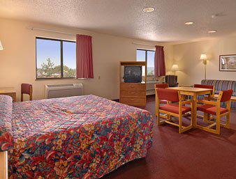 Super 8 By Wyndham Bolingbrook